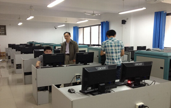 石曉冀 匠心育才，助力學(xué)子在重慶中職技能大賽網(wǎng)絡(luò)技術(shù)服務(wù)項(xiàng)目斬獲佳績(jī)